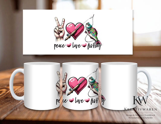 🎣💖 „Peace Love Fishing“ Tasse – Buntes Angler Design mit Herz | Geschenk für Anglerinnen & Angler ☕✨